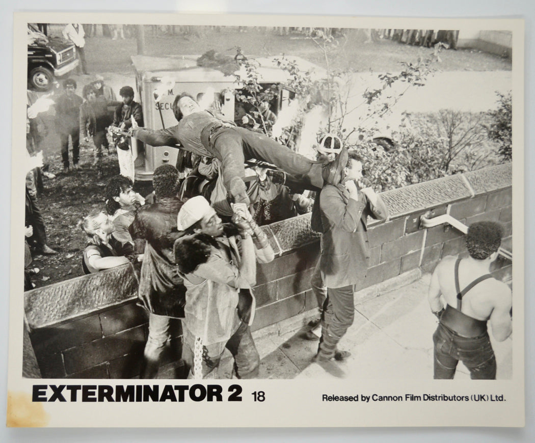 EXTERMINATOR 2 (Still 8) Cinema Black and White Press Stills