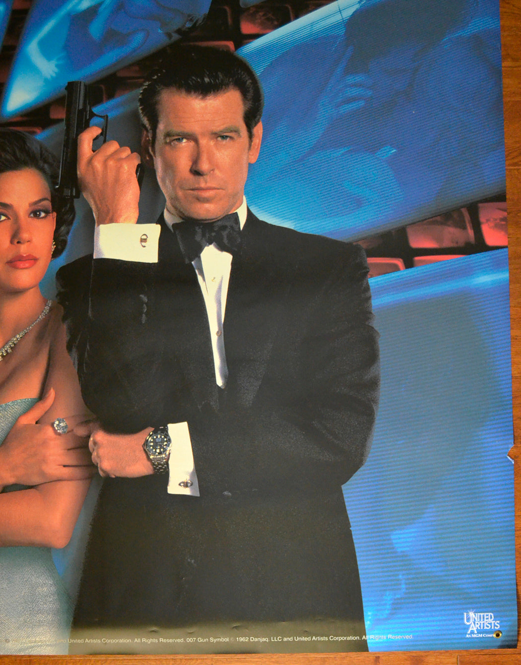 007 : TOMORROW NEVER DIES Cinema BANNER – Front Bottom Right View 