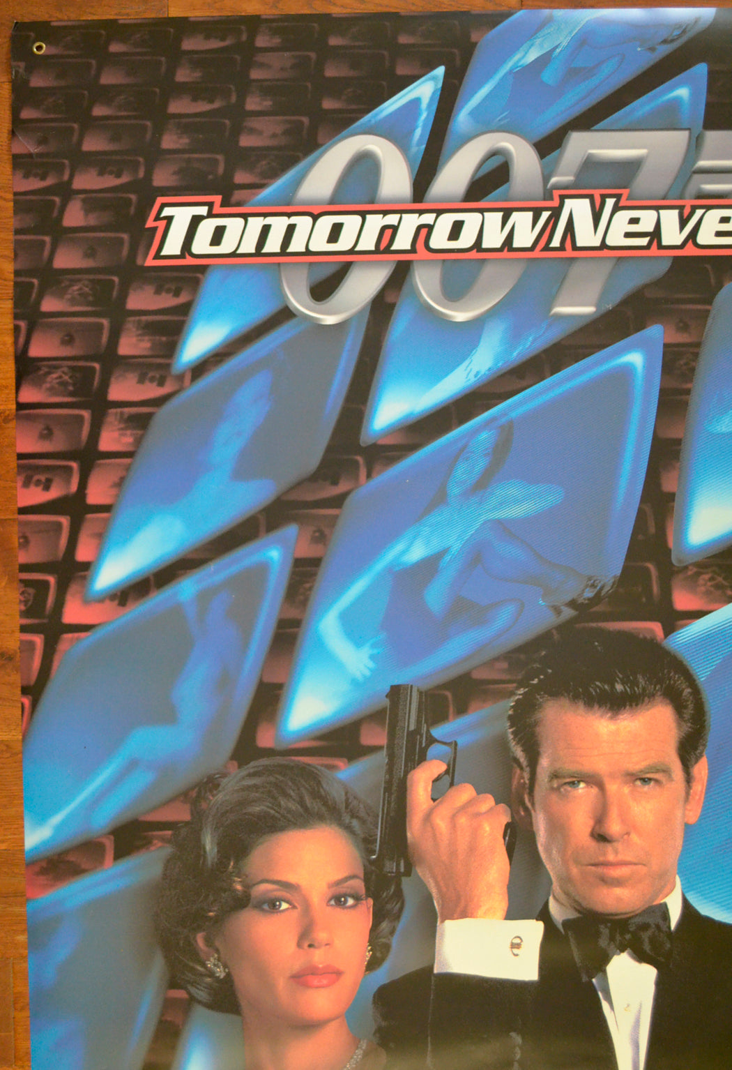 007 : TOMORROW NEVER DIES Cinema BANNER – Front Top Left View 