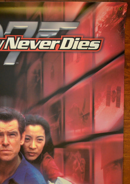 007 : TOMORROW NEVER DIES Cinema BANNER – BACK Top Right View 