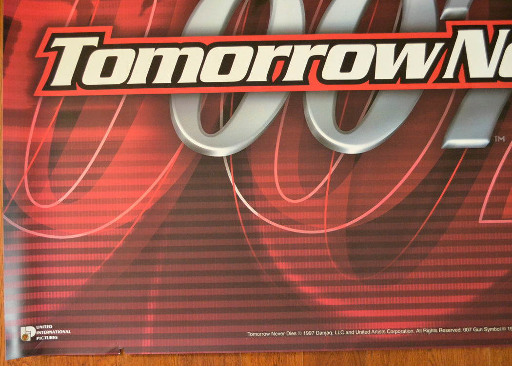 007 : TOMORROW NEVER DIES Cinema BANNER – Front Bottom Left View 