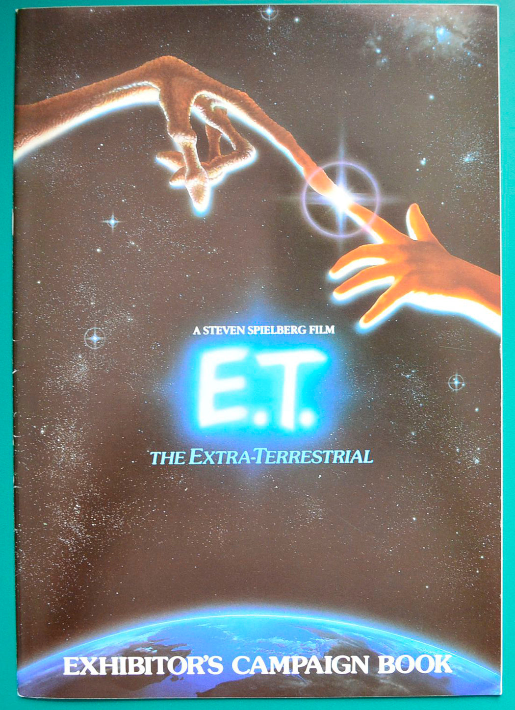 E.T. : The Extra Terrestrial Original 28 Page Cinema Exhibitor's Campaign Press Book  