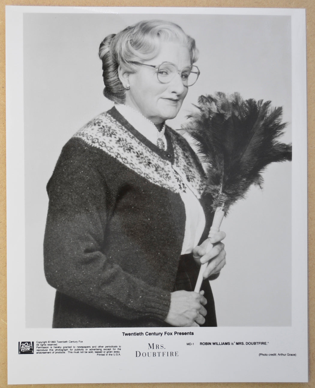 MRS DOUBTFIRE Original Cinema Press Kit – Press Still 01 