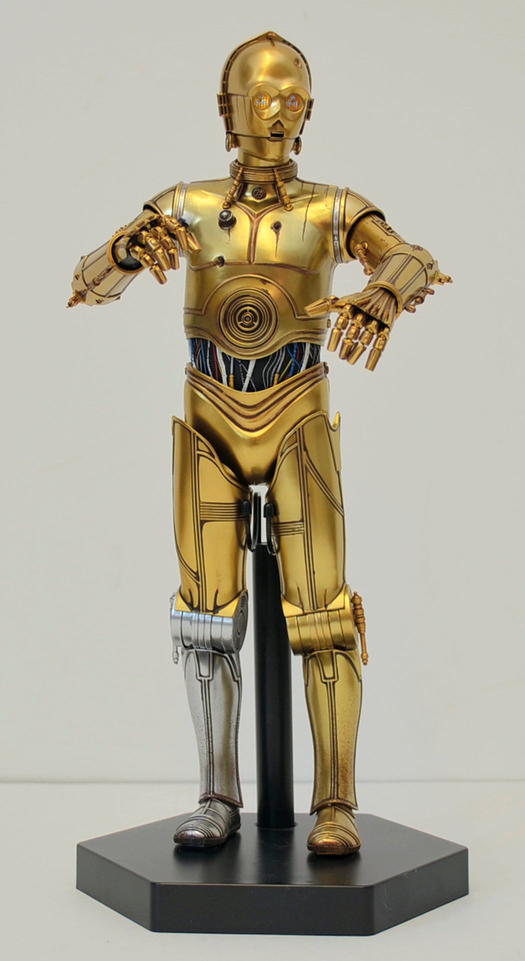 STAR WARS : SIDESHOW TOY - C-3PO– SIDEHOW EXCLUSIVE – Front View 