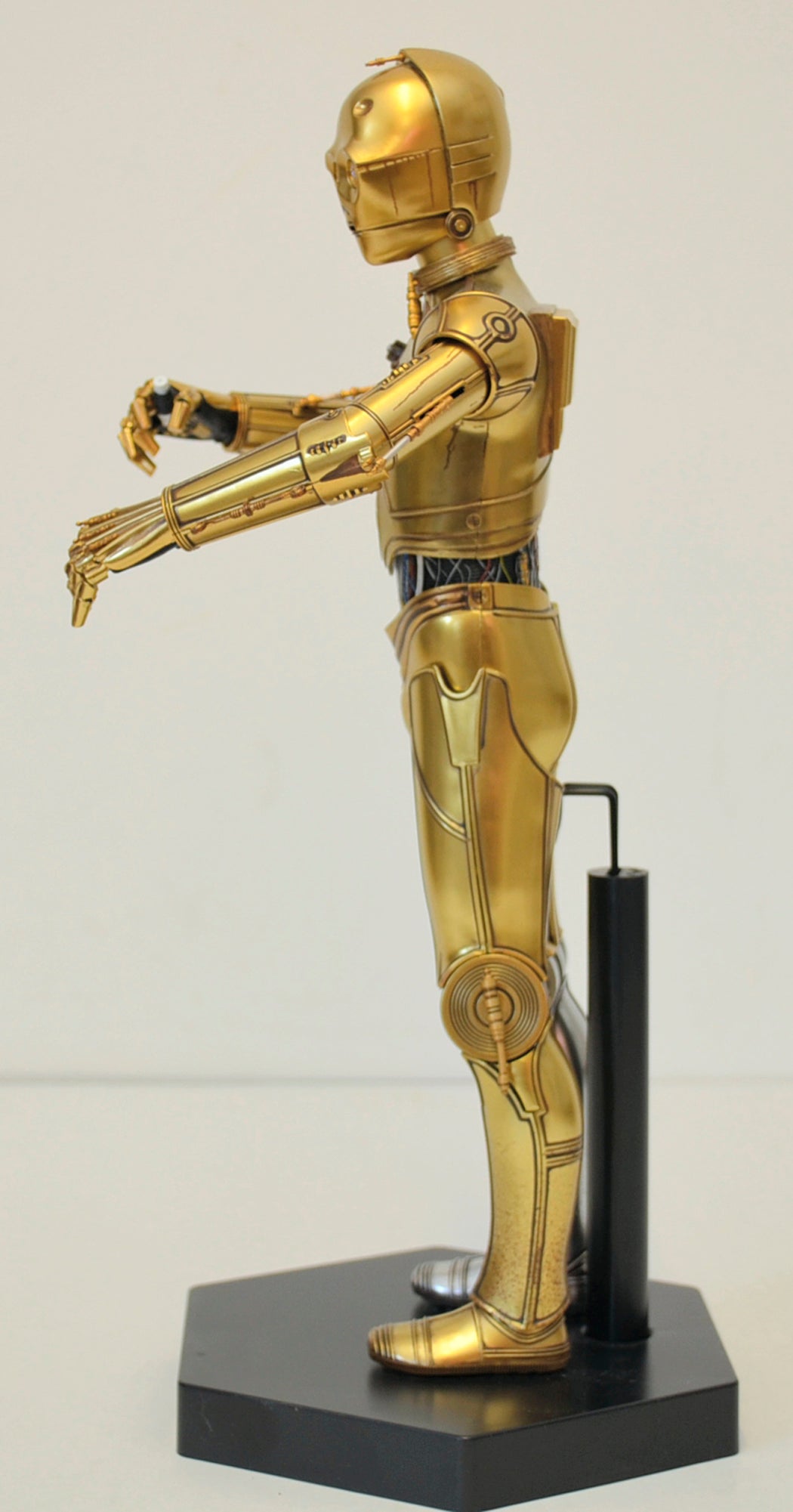 STAR WARS : SIDESHOW TOY - C-3PO– SIDEHOW EXCLUSIVE – Left View 