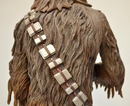 STAR WARS : SIDESHOW PREMIUM FORMAT CHEWBACCA – Chest Rear View 