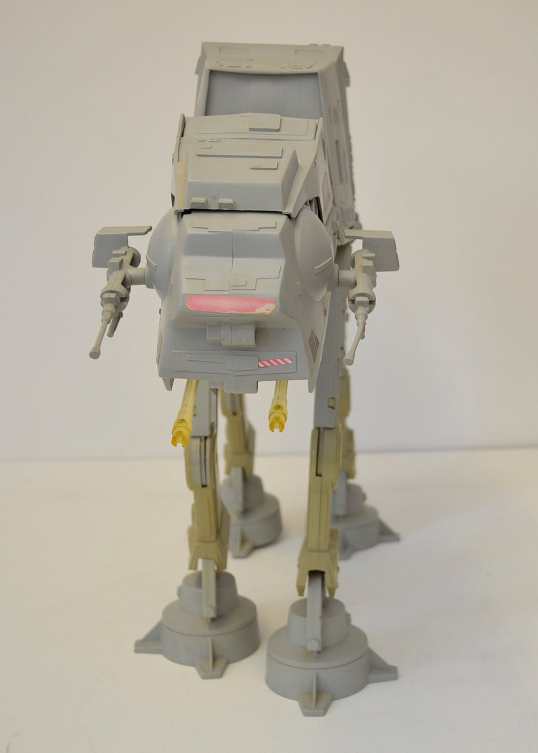 STAR WARS : EMPIRE STRIKES BACK - AT-AT - Kenner Toy - 38810 (FRONT View)  