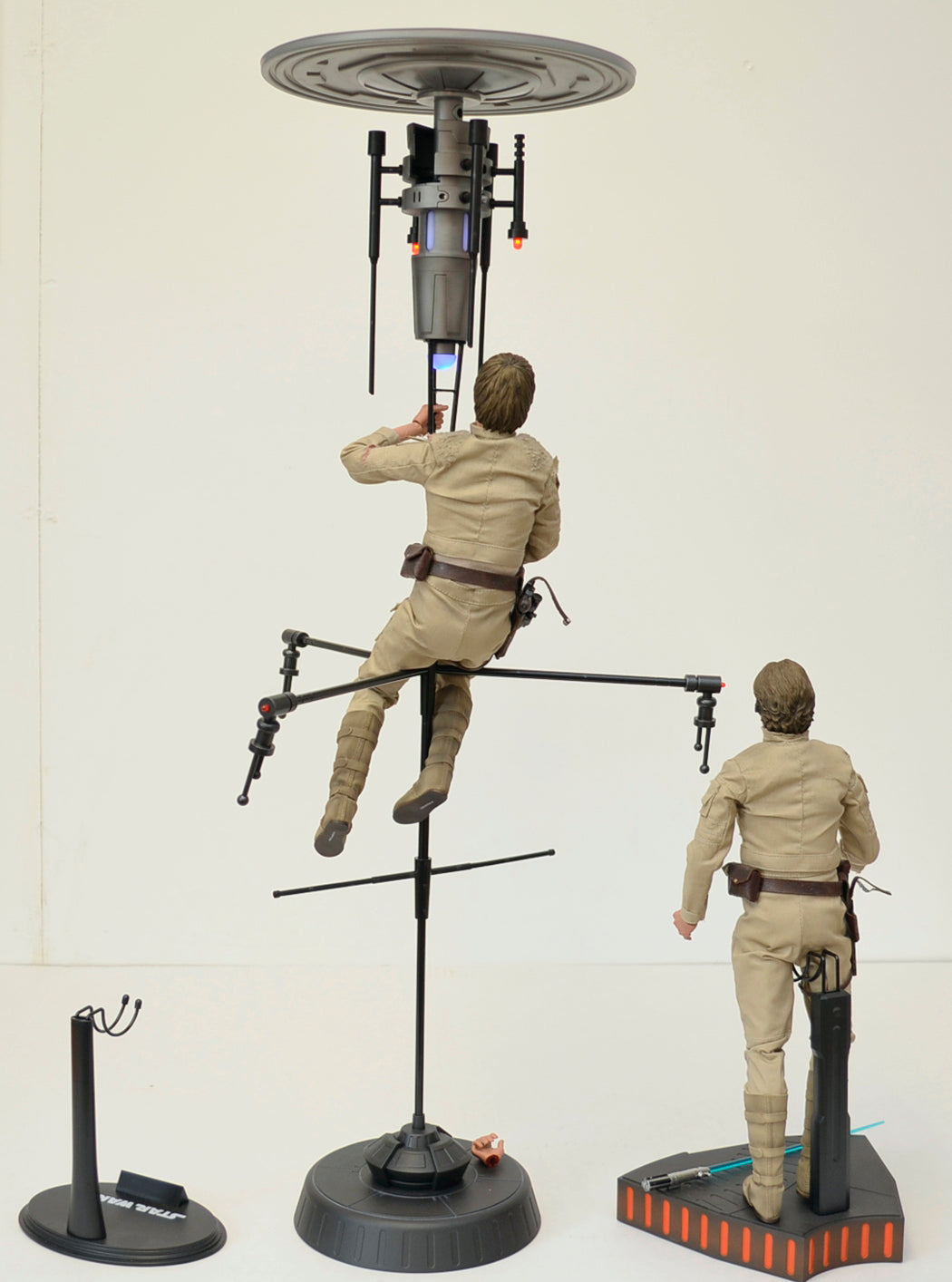 STAR WARS : HOT TOYS - LUKE SKYWALKER – BESPIN OUTFIT - DX07 – BackView 