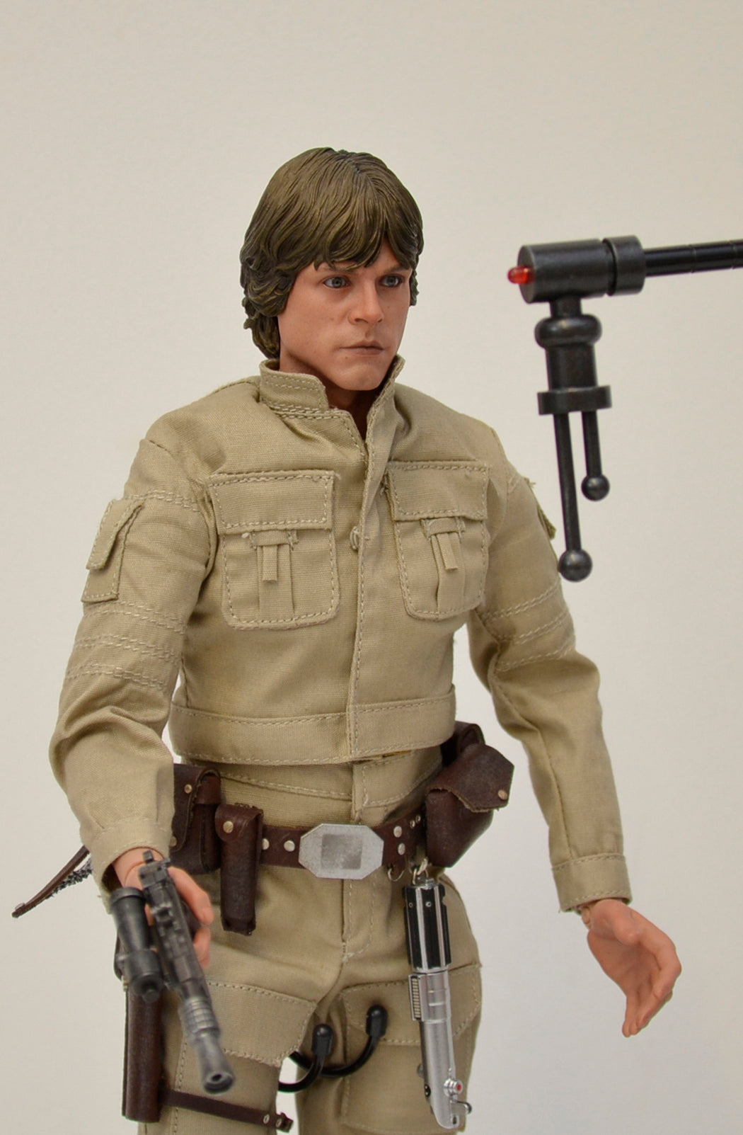 STAR WARS : HOT TOYS - LUKE SKYWALKER – BESPIN OUTFIT - DX07 – Front View 