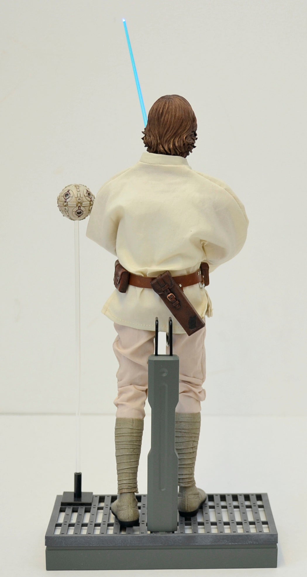 STAR WARS : HOT TOYS - LUKE SKYWALKER – SIDEHOW EXCLUSIVE – BackView 