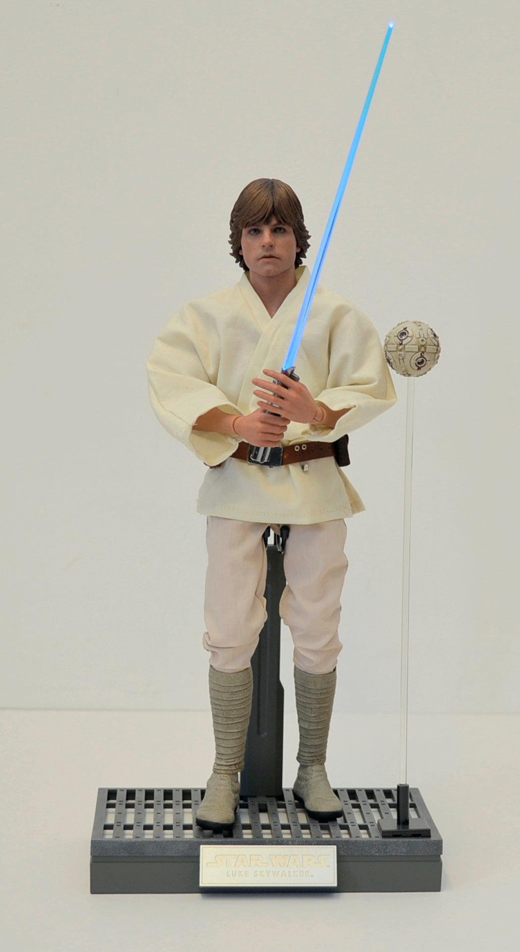 STAR WARS : HOT TOYS - LUKE SKYWALKER – SIDEHOW EXCLUSIVE – Front View 