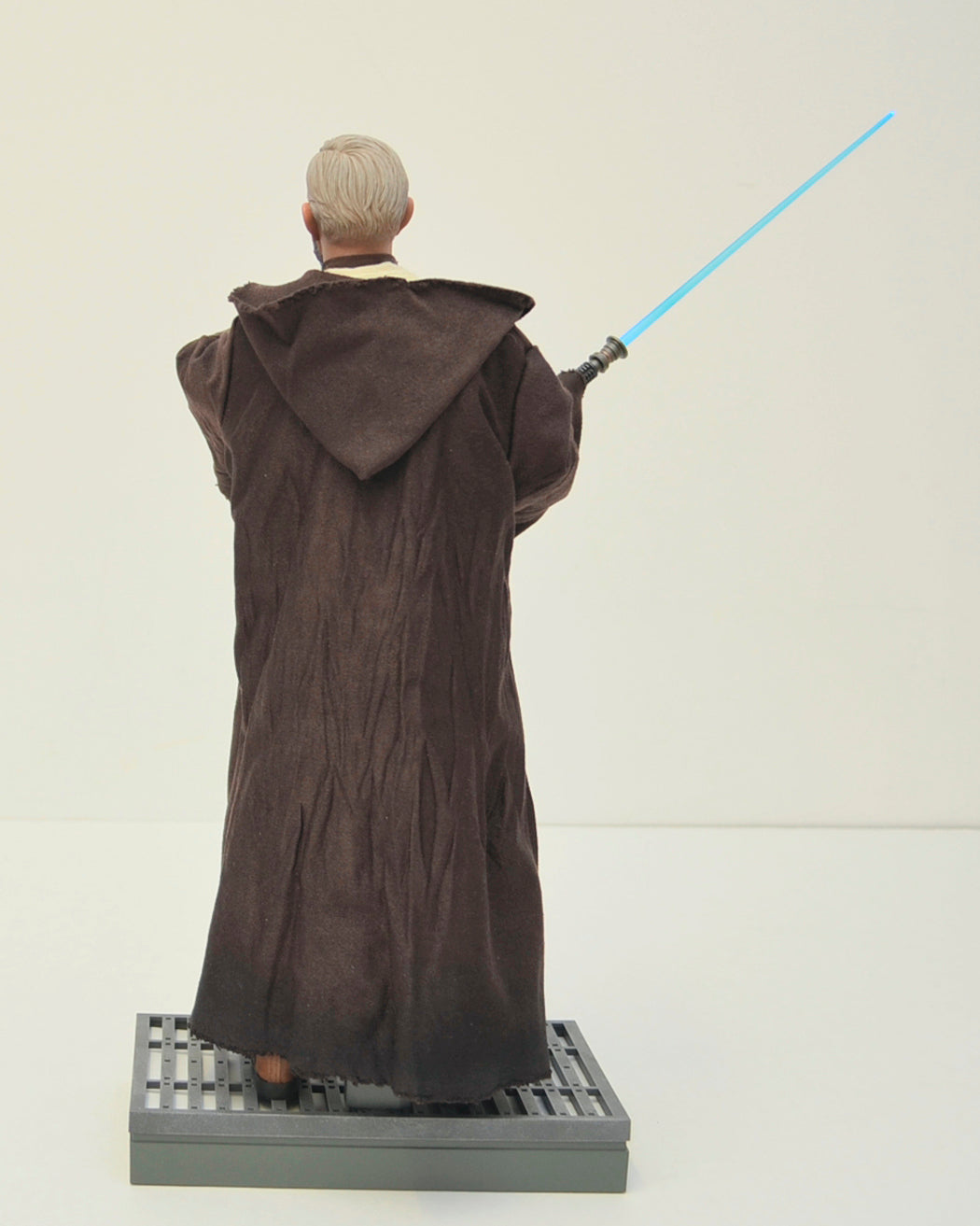 STAR WARS : HOT TOYS - OBI-WAN KENOBI – BackView 