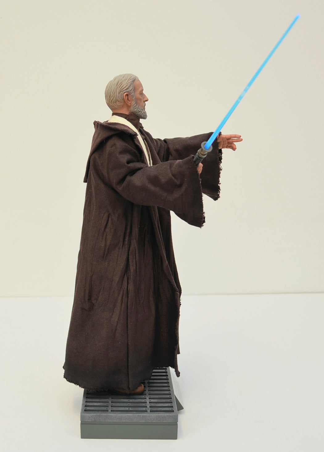 STAR WARS : HOT TOYS - OBI-WAN KENOBI – Right View 