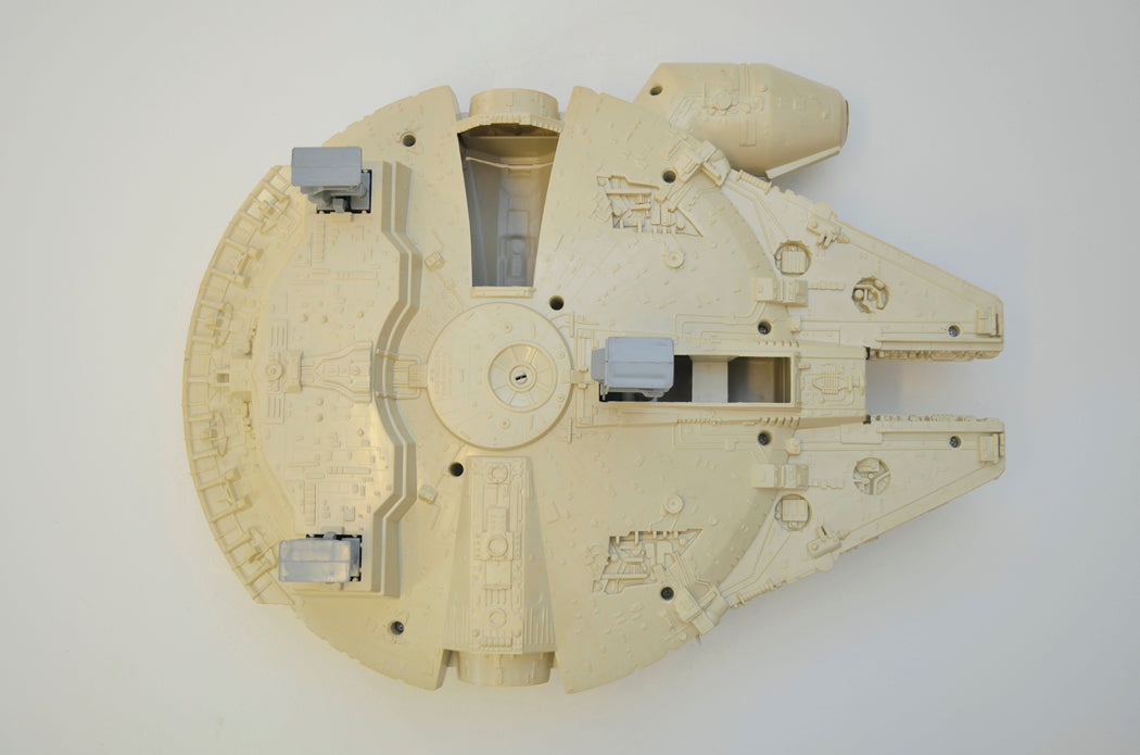 STAR WARS : EMPIRE STRIKES BACK - MILLENNIUM FALCON - Palitoy Toy 33364 (BOTTOM Outside View)  