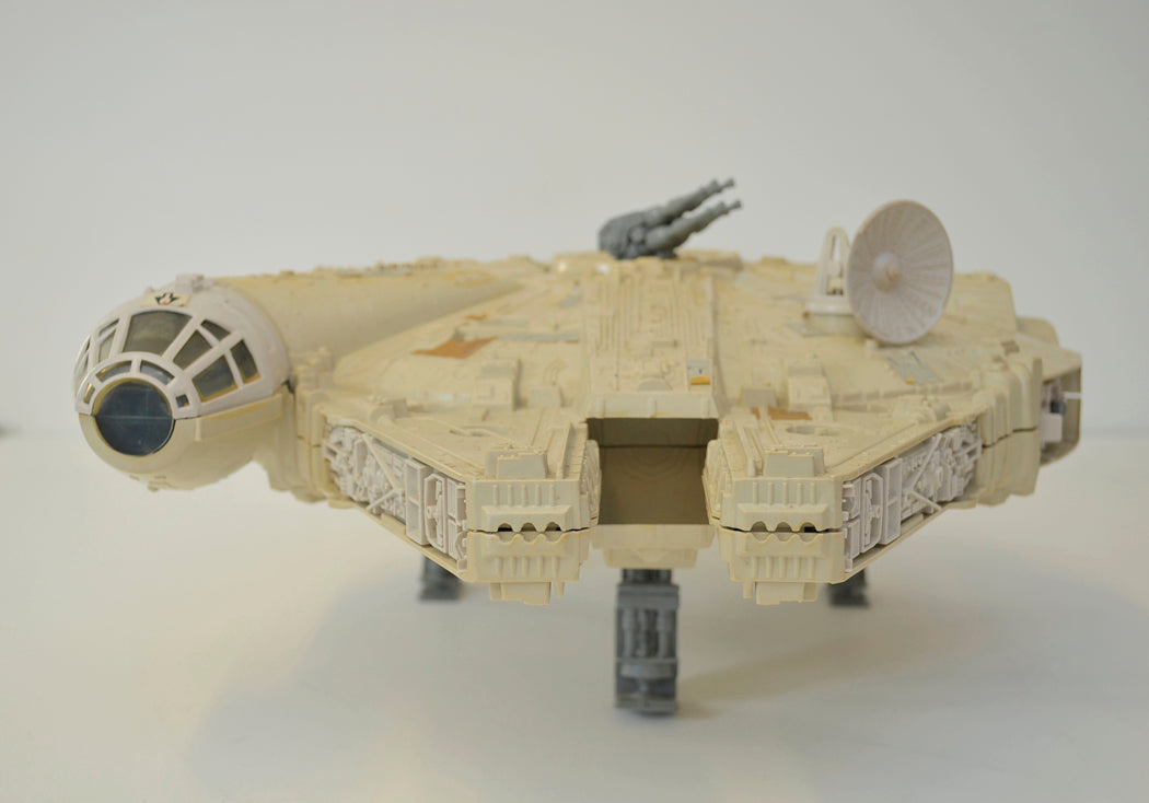 STAR WARS : EMPIRE STRIKES BACK - MILLENNIUM FALCON - Palitoy Toy 33364 (FRONT View)  