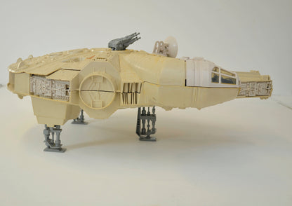 STAR WARS : EMPIRE STRIKES BACK - MILLENNIUM FALCON - Palitoy Toy 33364 (SIDE 2 View)  