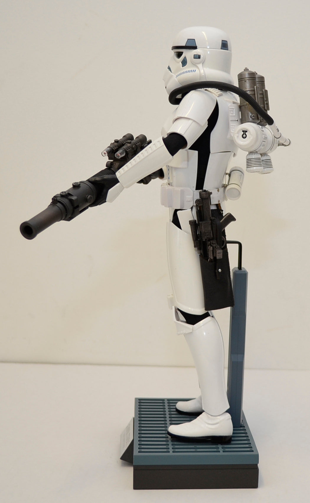 STAR WARS : HOT TOYS - SPACETROOPER – SIDEHOW EXCLUSIVE – Left View 